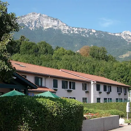 מלון Kyriad Grenoble Sud - 3*